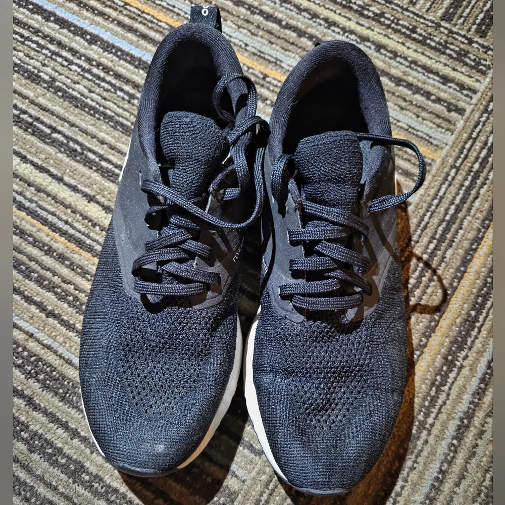 Nike Flyknit Shoes - Picture 3 of 7
